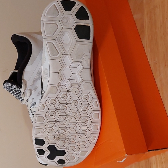 Nike FREE 4.0 V4, MENS 11, WHITE AND BLACK - Picture 3 of 3